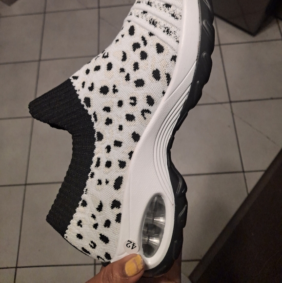 SHEIN Shoes - Leopard graphic print running shoes